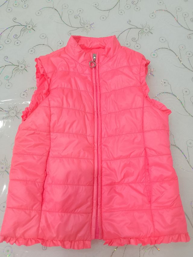 Gilet leggero fucsia con volant