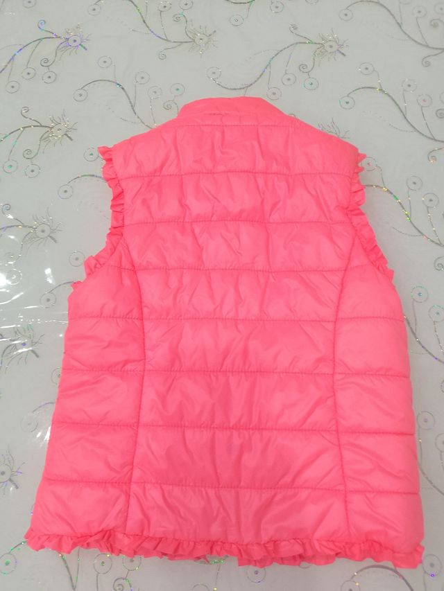 Gilet leggero fucsia con volant