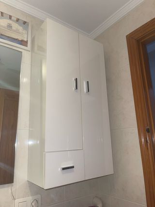 Mueble de baño blanco
