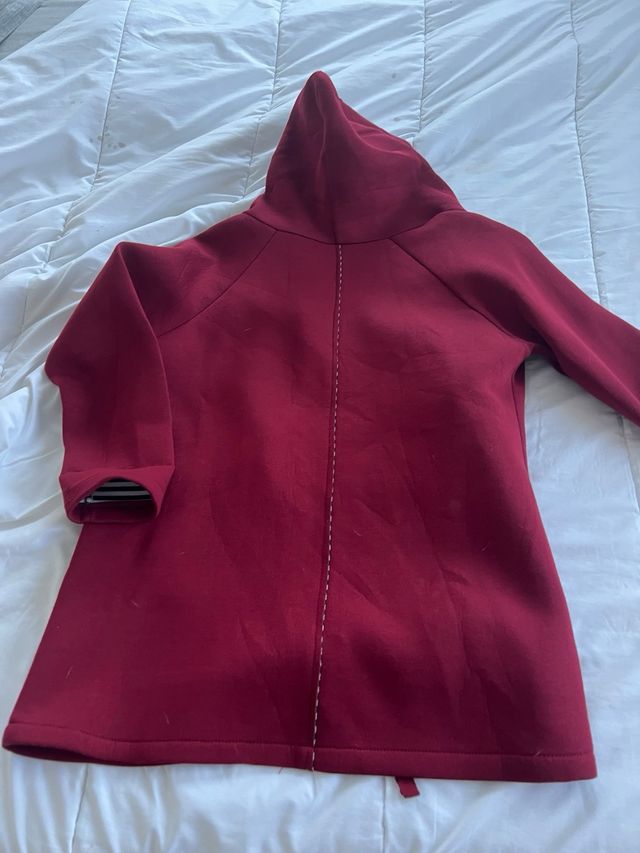 Chaquetón granate con forro de rayas