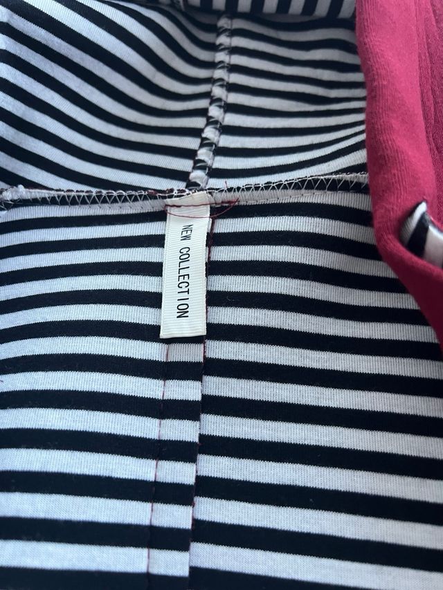 Chaquetón granate con forro de rayas