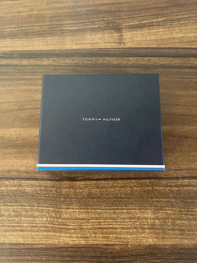 Cartera Tommy Hilfiger Negra