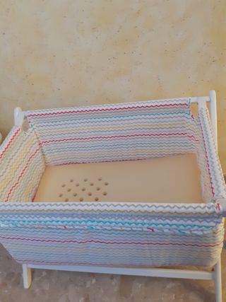 Minicuna de bebé con estampado de zig-zag