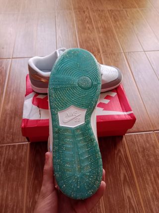 Nike SB Dunk Low Sean Cliver Dorado Gris Blanco