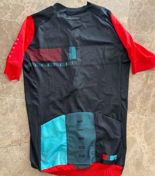 Maillot Gobik Negro y Rojo Talla S