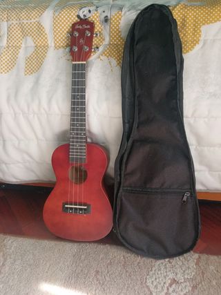 Ukelele rojo Harley Benton con funda