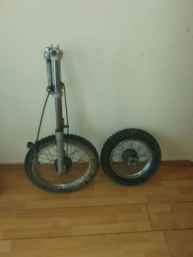 Amortiguador y Ruedas de Cross