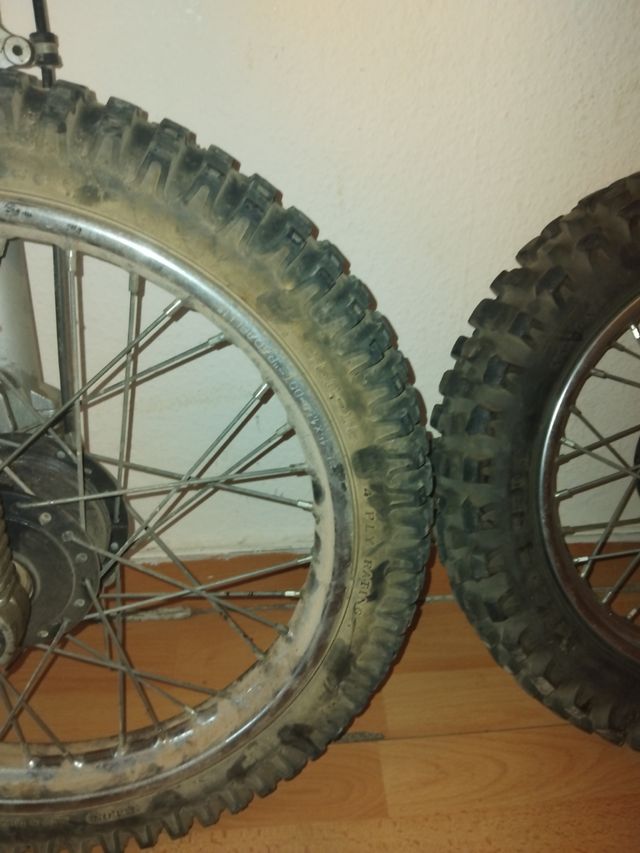 Amortiguador y Ruedas de Cross