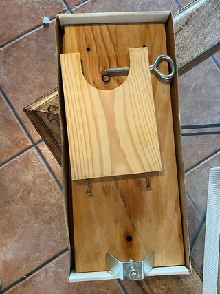 Jamonero de madera y metal
