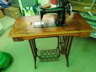 Máquina de coser antigua Alfa