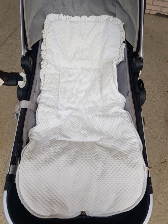 Cochecito Joolz con protector de lluvia