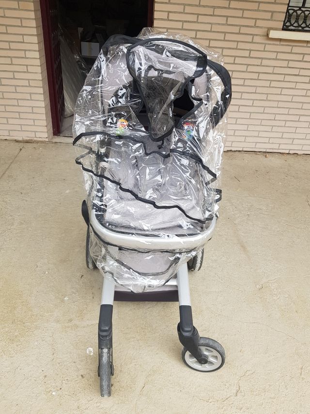 Cochecito Joolz con protector de lluvia