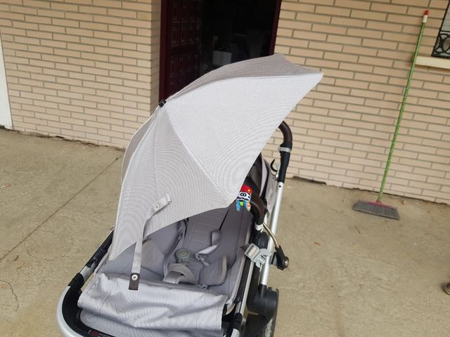 Cochecito Joolz con protector de lluvia