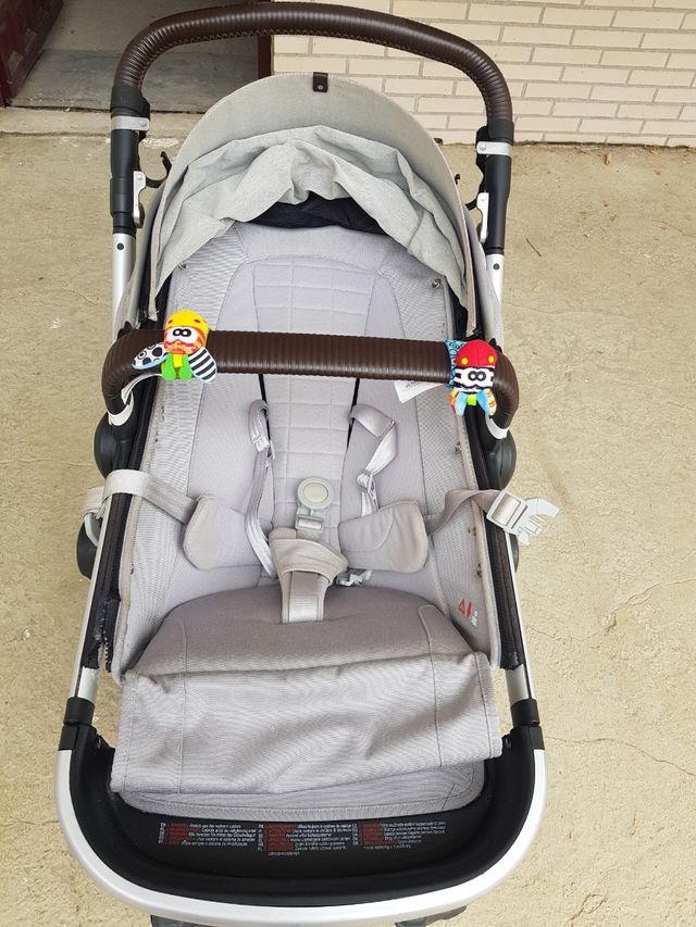 Cochecito Joolz con protector de lluvia