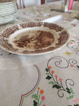 Platos Pontesa Marrones y Blancos