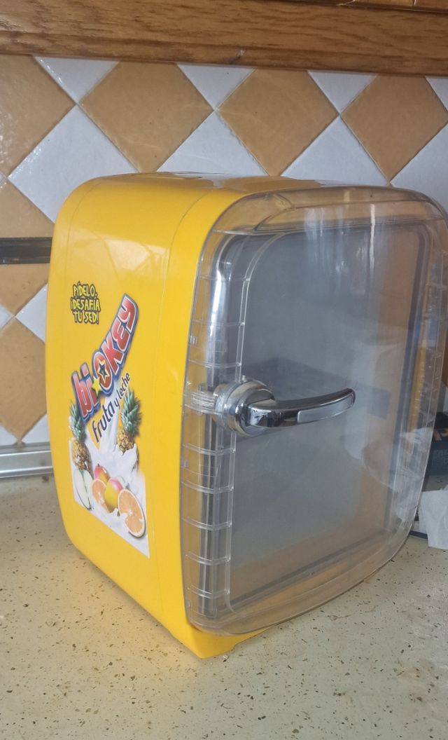 Nevera pequeña Hi-Key Fruta y Leche