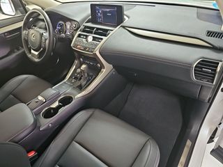Lexus NX 2.5 300h Premium 2WD