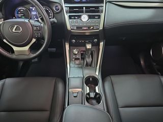 Lexus NX 2.5 300h Premium 2WD