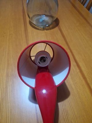 Lámpara de escritorio roja