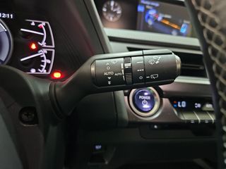 Lexus UX 2.0 250h Business
