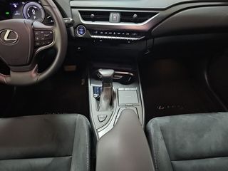 Lexus UX 2.0 250h Business