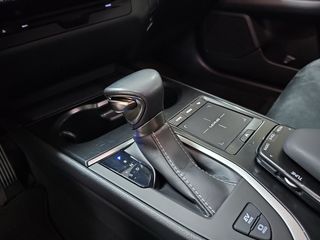 Lexus UX 2.0 250h Business