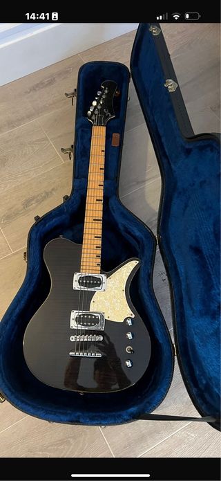 Guitarra Eléctrica Negra