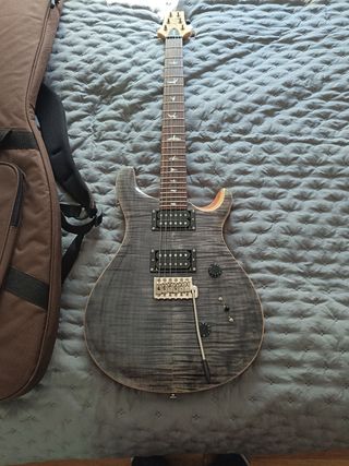  Guitarra PRS SE 
