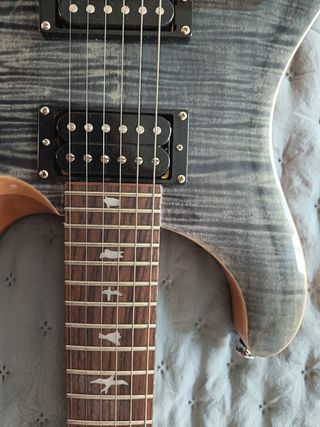  Guitarra PRS SE 
