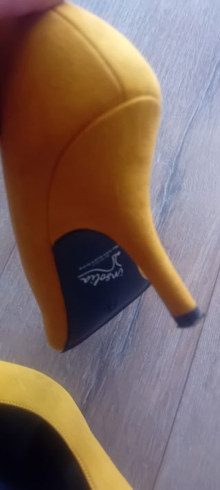 Zapatos de tacón M&S color mostarza