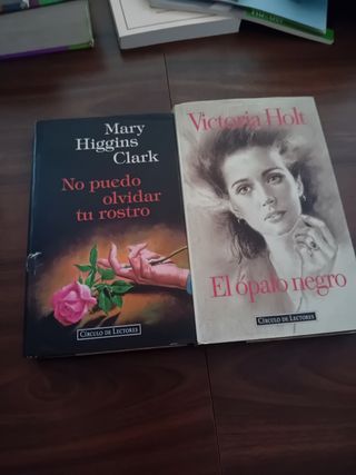 Libros No puedo olvidar tu rostro y El ópalo negro