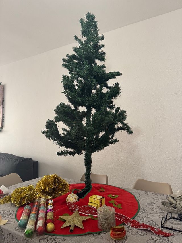 Árbol de Navidad con Accesorios Navideños