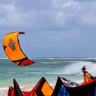 Cometa Naish Pivot 11m