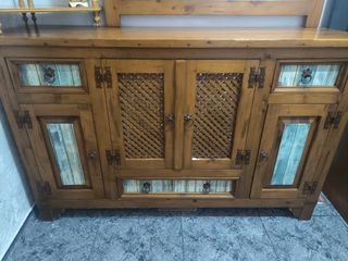 Buffet de madera maciza,el color azul es papel