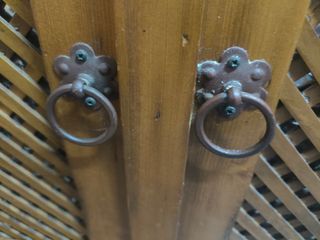 Buffet de madera maciza,el color azul es papel