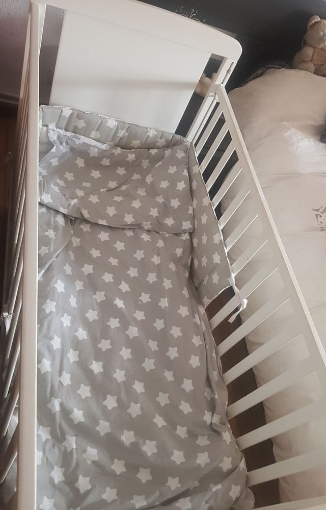 Cuna madera completa con colchón y protector