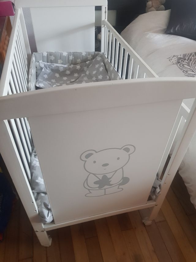 Cuna madera completa con colchón y protector