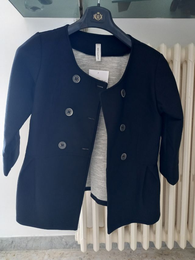 Cappotto nero con maniche a 3/4