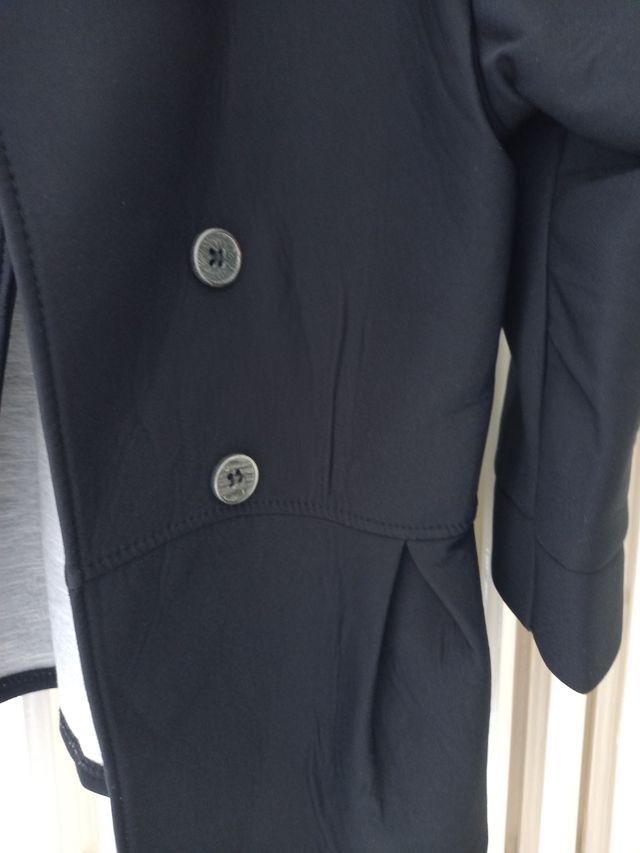 Cappotto nero con maniche a 3/4