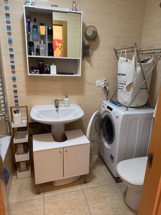 Mueble bajo y espejo baño beige/blanco