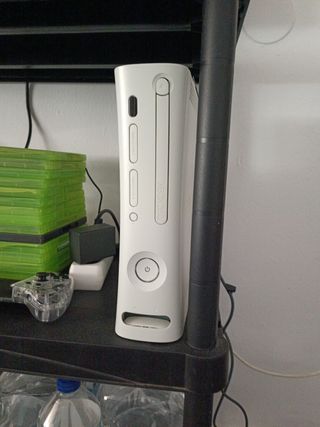 Xbox 360 Blanca + 2 Mandos y Juegos