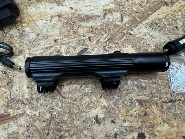 Torcia Police 80000W con attacco