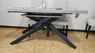 Mesa comedor extensible moderna gris y negra
