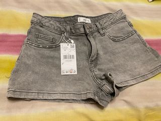 Shorts vaqueros grises Mango con tachuelas PVP 24€