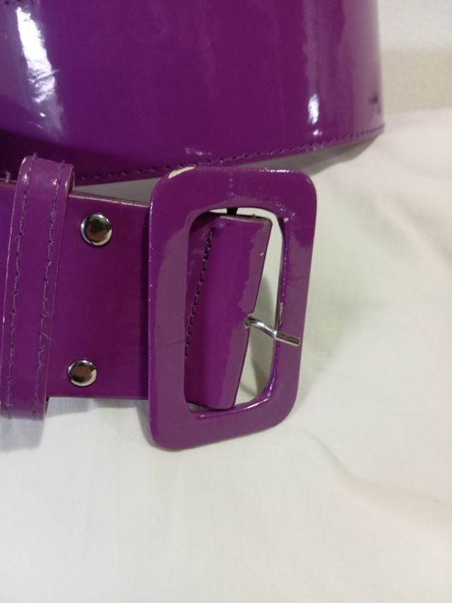 Cinturón Charol Morado Ancho Hebilla Cuadrada