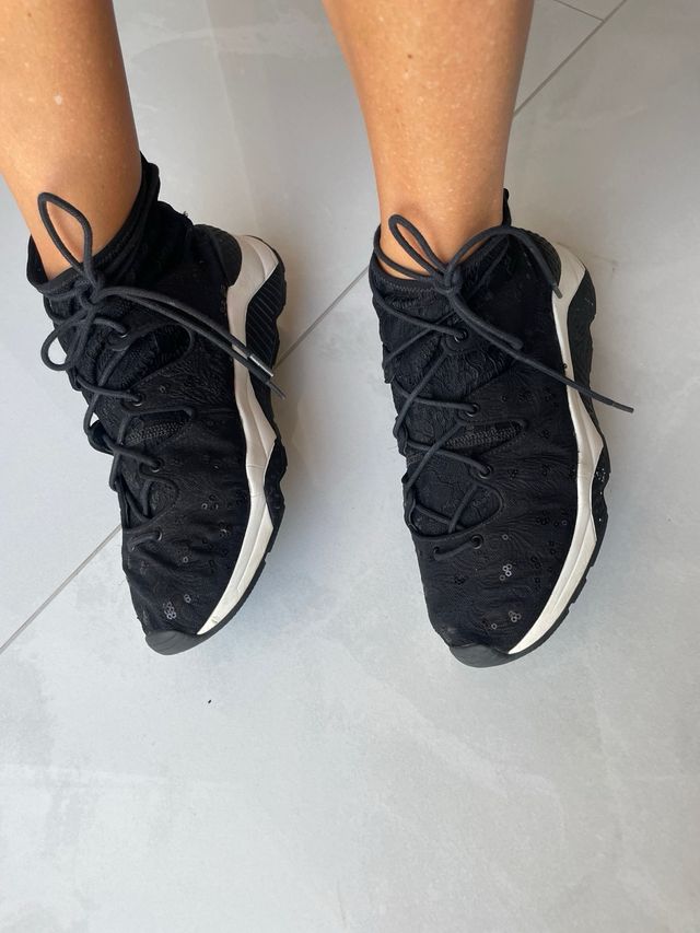 Scarpe Ash nere con pizzo e paillettes