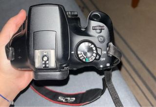 Fotocamera reflex digitale Canon EOS 1300D con obiettivo