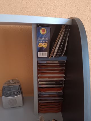 Escritorio gris claro y gris oscuro