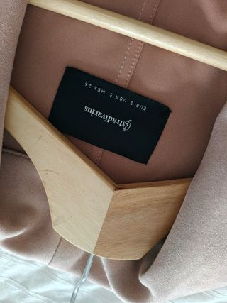 Chaqueta Stradivarius Beige