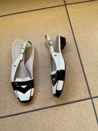 Zapatos retro blancos y negros